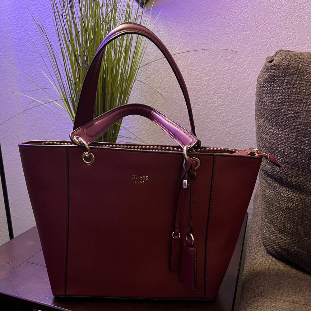 Guess tote purse burgundy